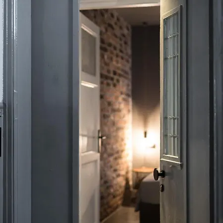 Urban Living 1 * Salonic