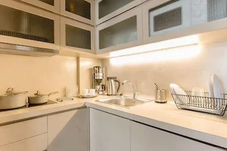 Urban Living 1 * Salonic