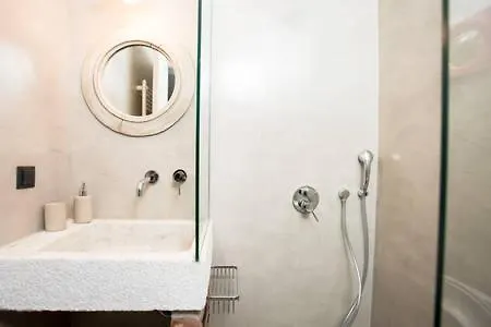 Urban Living 1 * Salonic