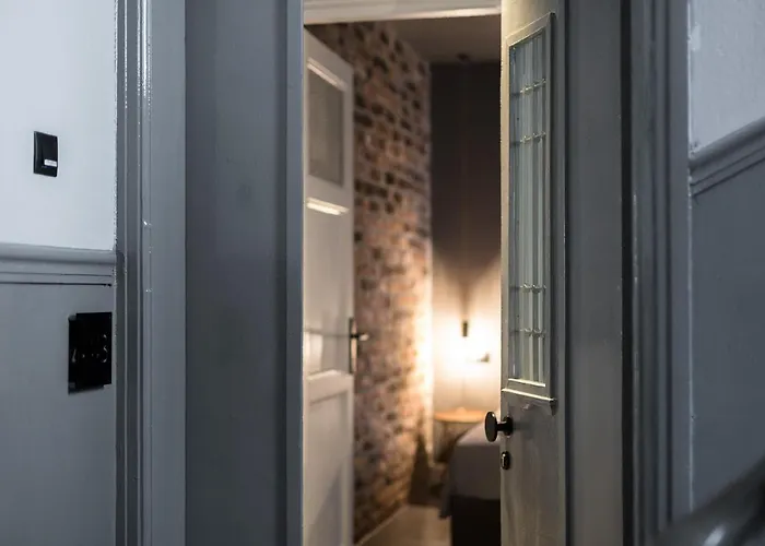 Urban Living 1 * Salonic