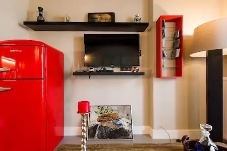 Urban Living 1 * Salonic